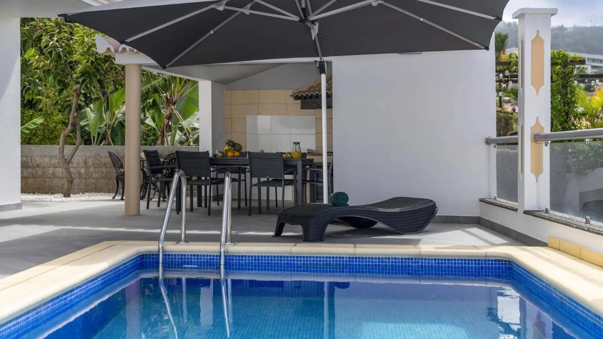 Villa Atlantic Sunrise By Villa Plus Funchal  0*, Funchal (Madeira)